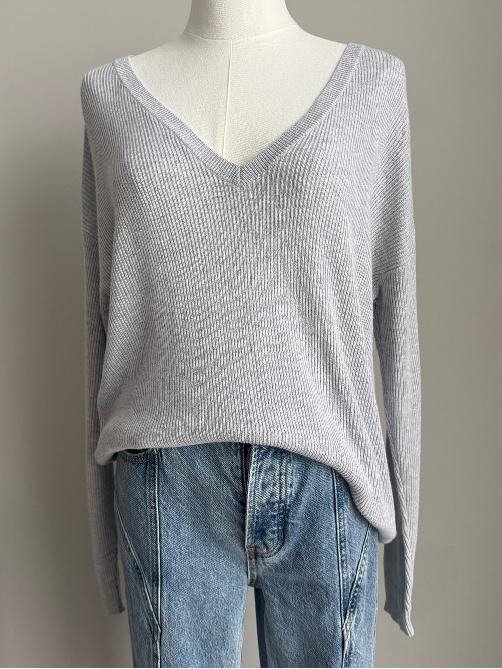 ABOUND Light Heather Gray Ribbed V-Neck Sweater